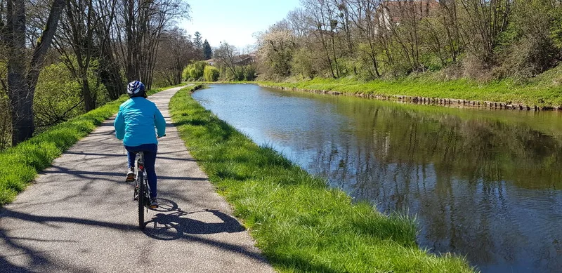 Vélo de route Boucle cyclable R2 : D'une toiture colorée à une autre... — Briennon