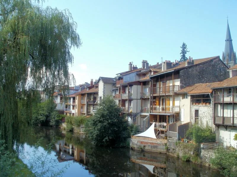 VTT Tour des Monts du Cantal en vélo électrique VTTAE ou VTCAE  – Étape 1 Aurillac – Pailherols — Aurillac