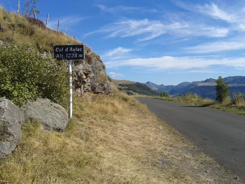 VTT Tour des Monts du Cantal en vélo électrique VTTAE ou VTCAE – Étape 7 Trizac – Col de Legal — Trizac