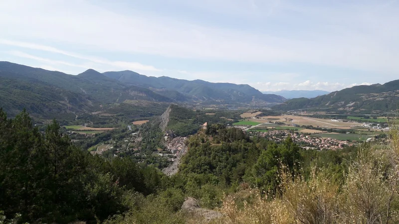 Randonnée Le Tour de Serre Pierrot · Châteauvieux