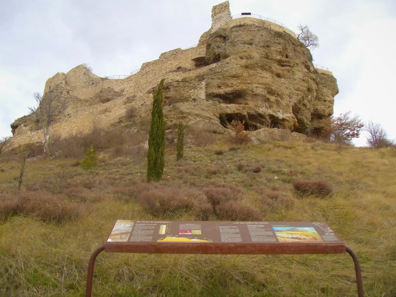 Randonnée Tour du Château de Mison (N°13) · Les Armands