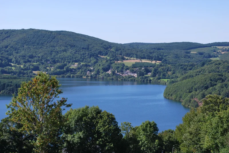 Randonnée Le tour du lac — Nages