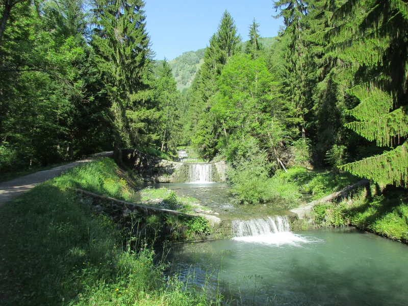 Randonnée Boucle au fil de l'eau, au départ d'Aigueblanche en Savoie — Grand-Aigueblanche