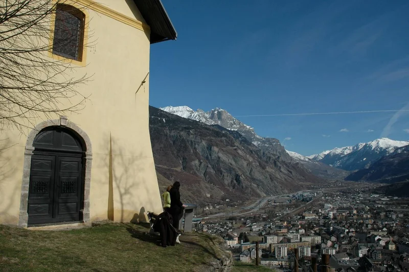 Randonnée Chapelle Bonne Nouvelle : balade inspirante sur les hauteurs de St-Jean-de-Maurienne — Saint-Jean-de-Maurienne