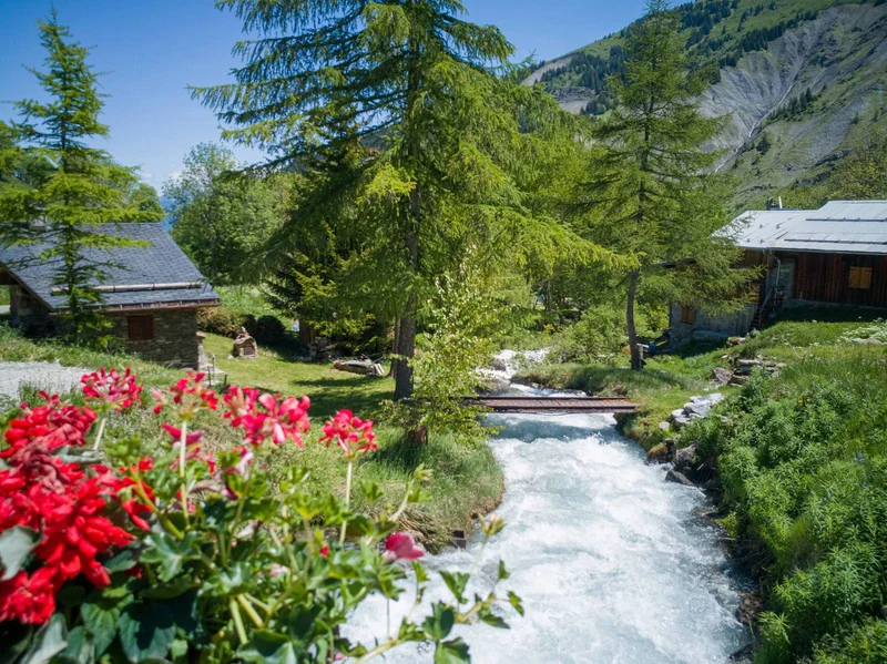 VTT 2-Des villages typiques vers l'alpage de Plan Lombardie — Les Belleville