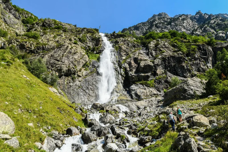 Cascade de la Pisse · © Xavier_and_Caroline - Parc national des Ecrins · Droits d'auteur