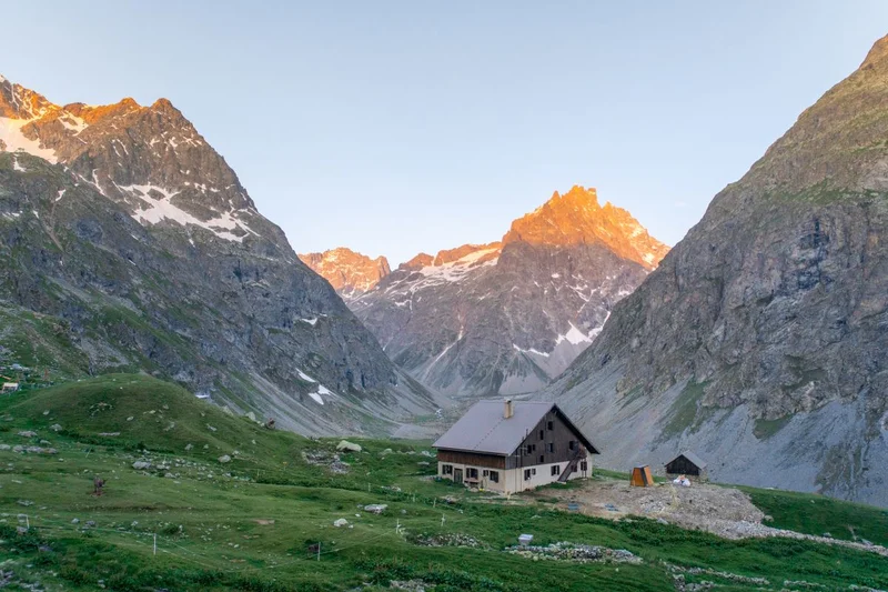 Refuge de l'Alpe de Villar d'Arène · © Thibaut Blais - Parc national des Ecrins · Droits d'auteur