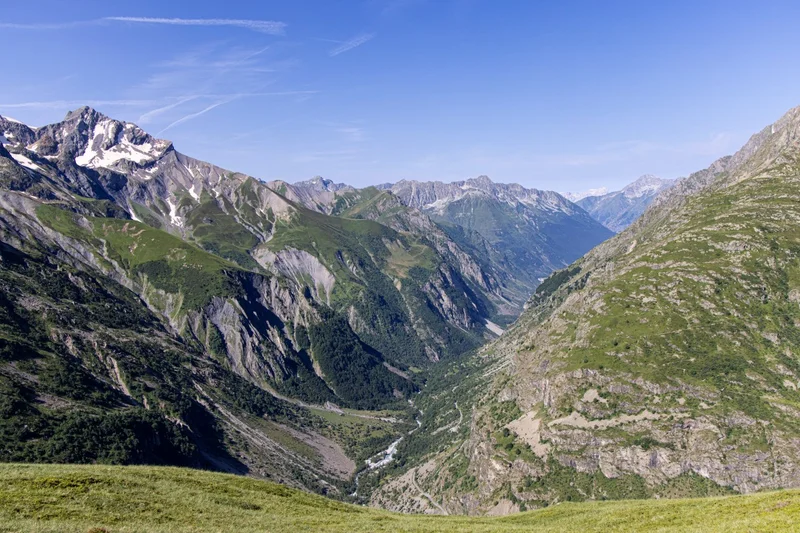 Vue sur la vallée du Valgaudemar · © Thierry Maillet - Parc national des Ecrins