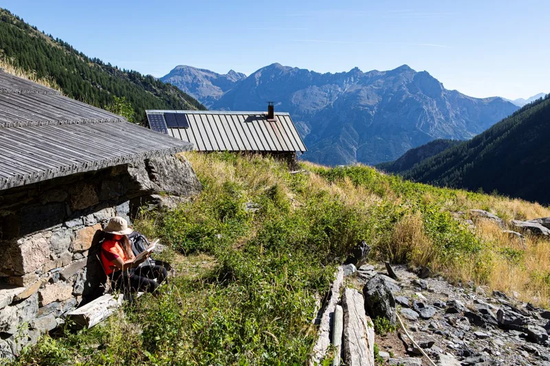 Abri randonneur et cabane des grands plans · © Thierry Maillet - Parc national des Ecrins · Droits d'auteur