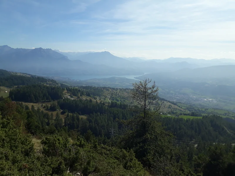 Vue sur le lac de Serre-Ponçon · © JF. Arnaud - CDRP