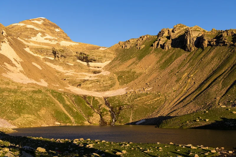Le lac Palluel au lever du soleil · © Thierry Maillet - Parc national des Ecrins