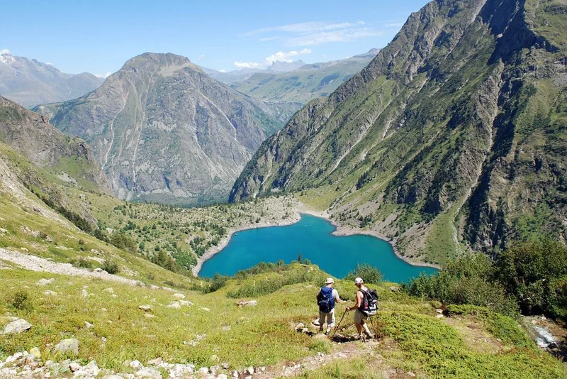 randonneurs au lac du Lauvitel · © Denis Fiat - PNE