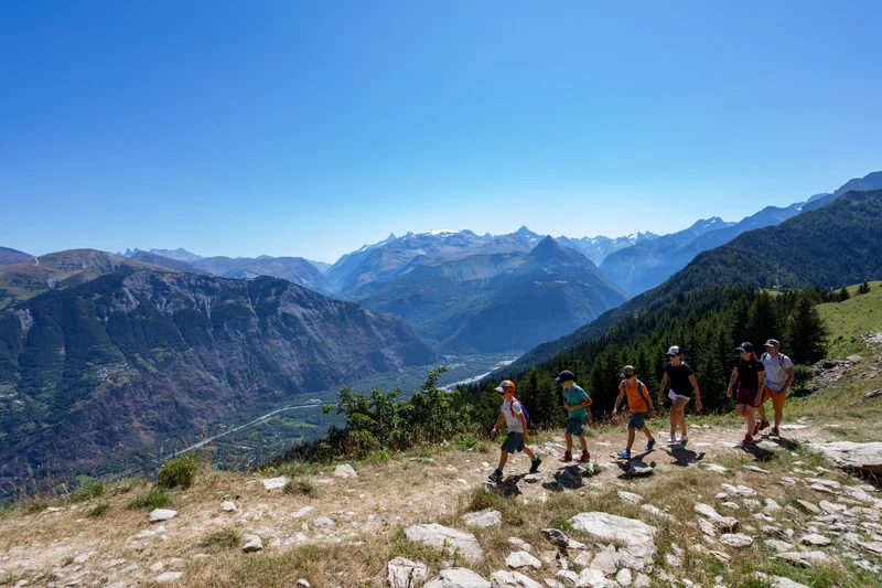 Montée au promontoir de Prégentil · © Kinaphoto - Parc national des Ecrins · Droits d'auteur