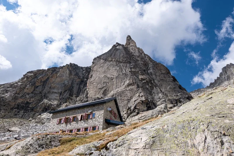 Refuge du Soreiller et aiguille Dibona · © Mireille Coulon - Parc national des Ecrins