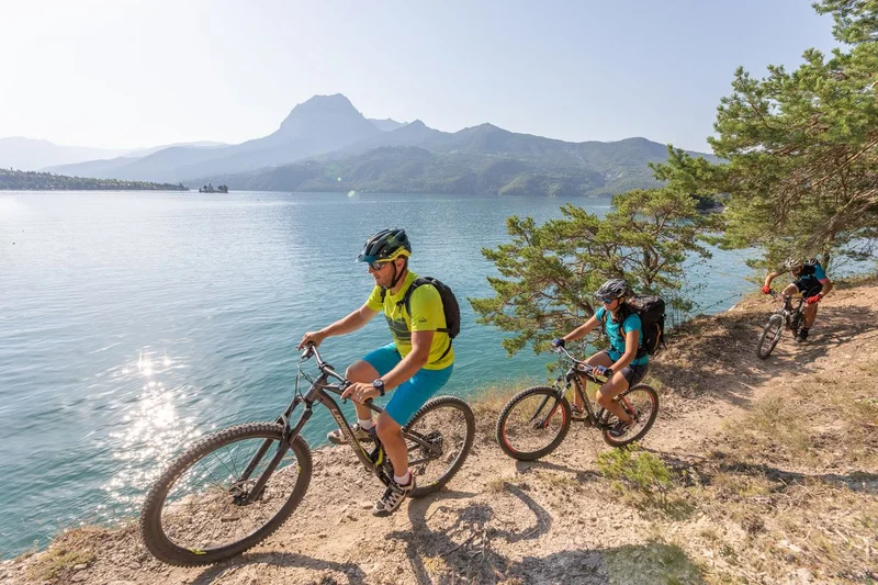 VTT Baie St-Michel · © Parc national des Ecrins - Thibaut Blais