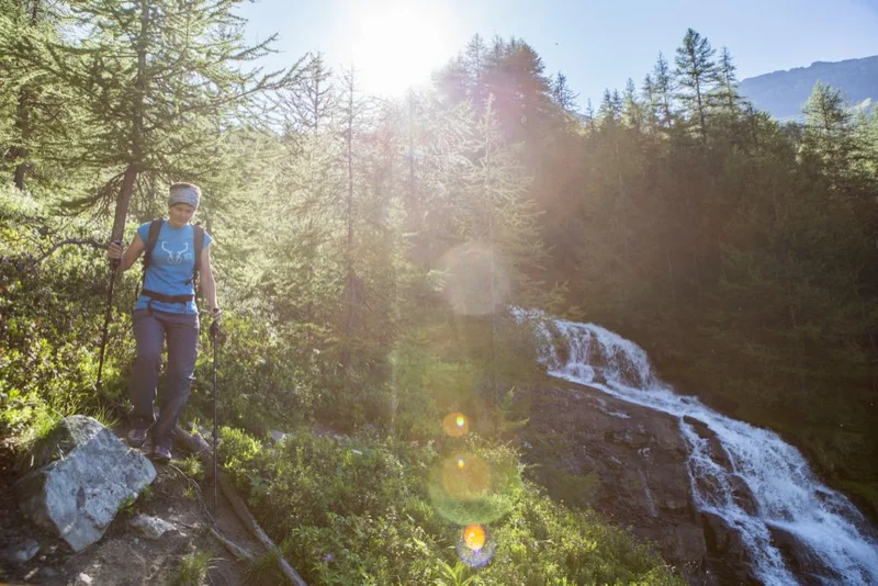 Le long du torrent du vallon de Narreyroux · © Office de tourisme Pays des Écrins
