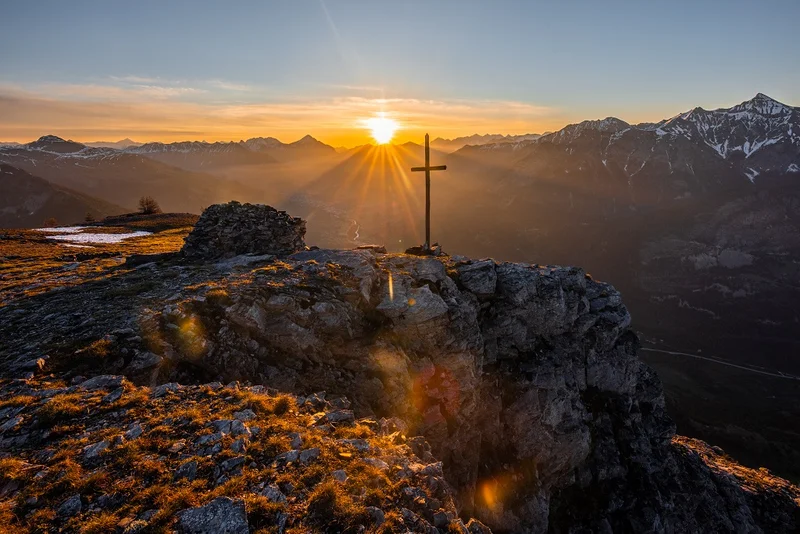 Lever de soleil croix de la Salcette · © Thibaut Blais