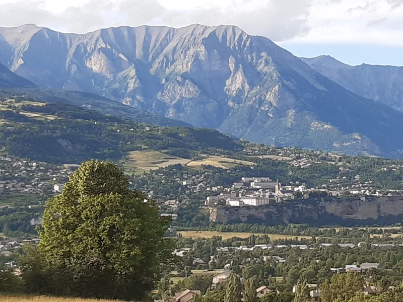 La ville haute d'Embrun · © florimont.tilliere