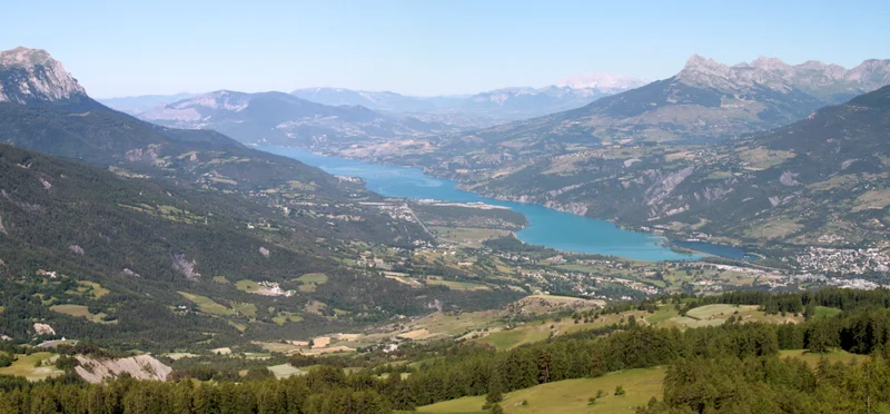 Vue sur le lac de Serre-Ponçon · © Tintin Photo