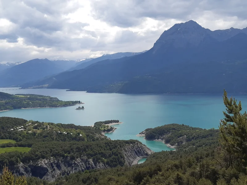Le pic de Morgon en arrière plan du lac · © florimont.tilliere