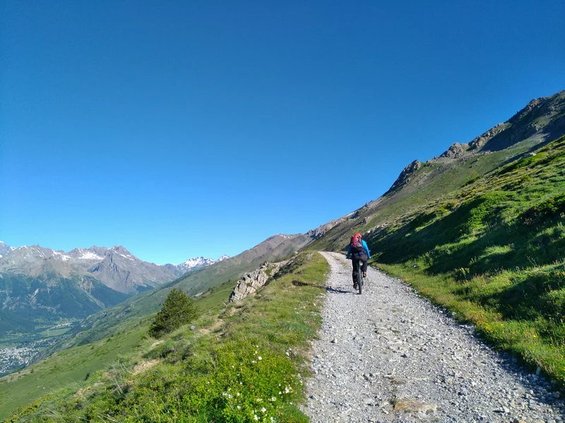 Vue sur les Ecrins depuis les balcons du Grand Aréa · © M. Buffet