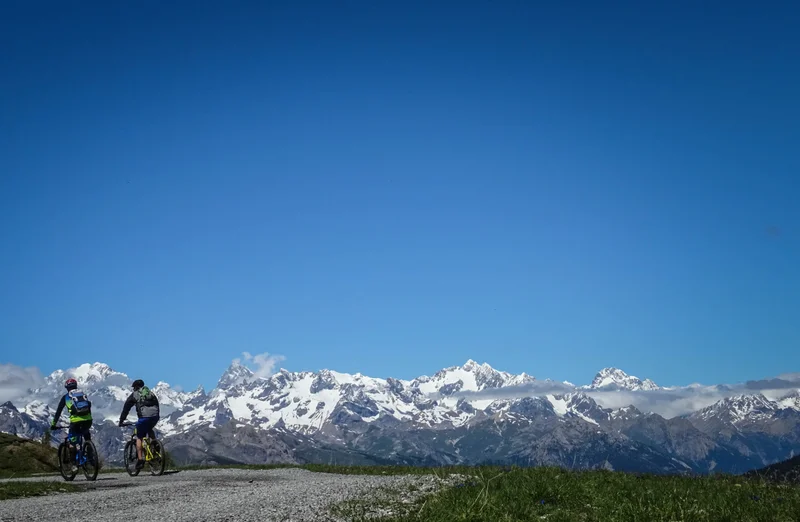 Vue panoramique sur les Ecrins · © M. Buffet