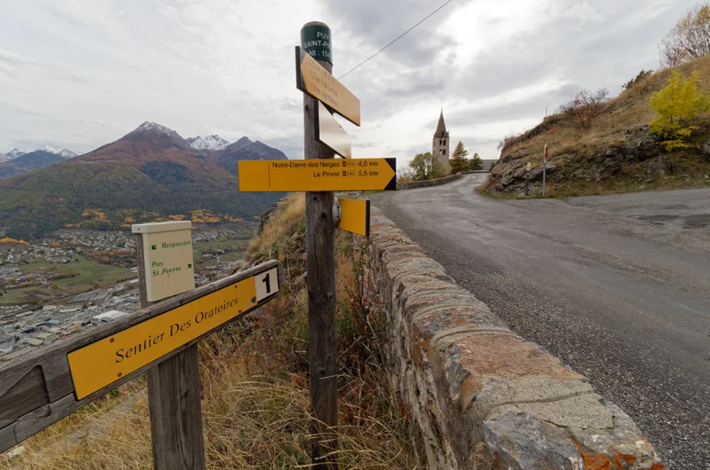 Route de Puy Saint André · © ️Michel Ducroux · Droits d'auteur