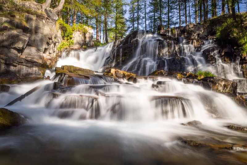 Cascade de Fontcouverte · © ️Thibaut Blais · Droits d'auteur