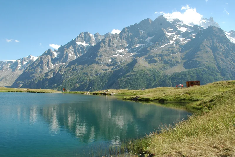 Le massif du la Meije vu du lac du Pontet · © J. Selberg