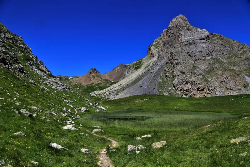 Vue depuis le marais du Chardonnet vers le col · © CAveniere © OTHV