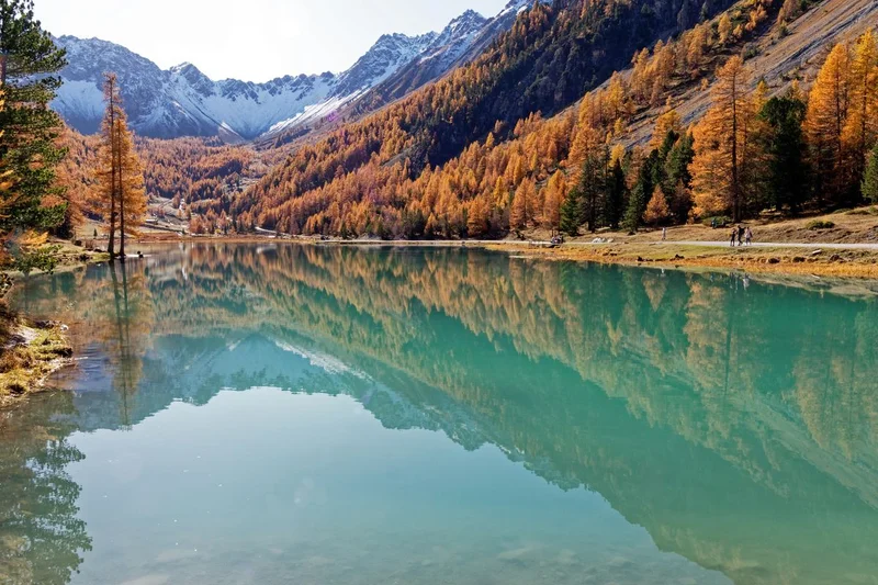 Le Lac de l'Orceyrette en automne · © Michel.Ducroux©OTHV