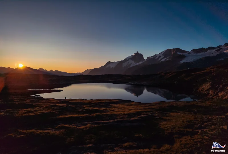 Plateau d'Emparis et lac Noir · © ️Valentin Pacaut - The Explorers · Droits d'auteur