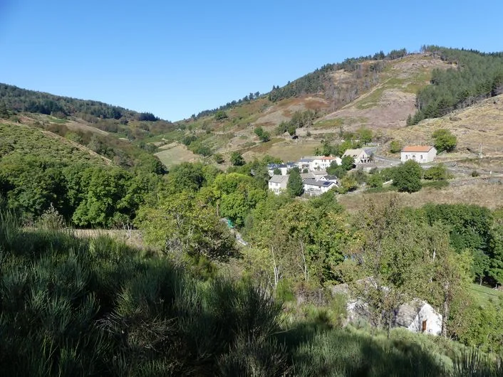 Point de vue sur Saint Maurice de Ventalon · © OT Cévennes au Mont Lozère