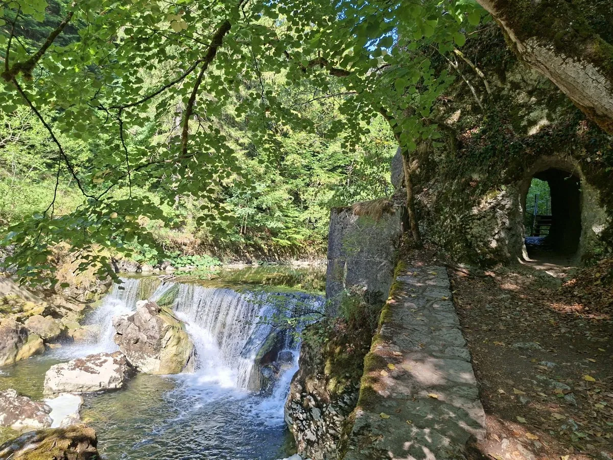 Randonnée Les Gorges de l’Areuze · Rochefort